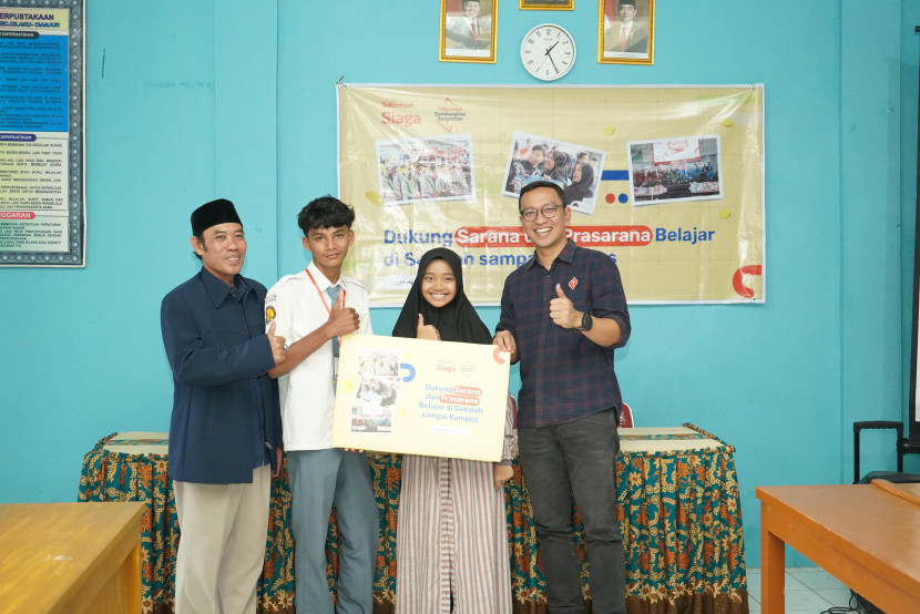 Bantuan Pendidikan ke sekolah di Jabar