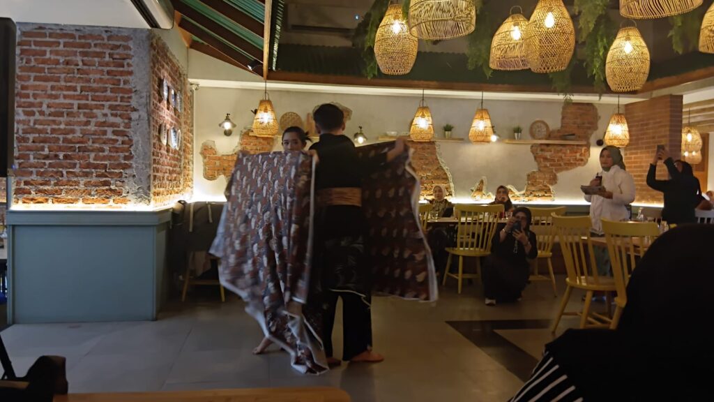 Batik Kina ditampilkan di Tempayan Resto